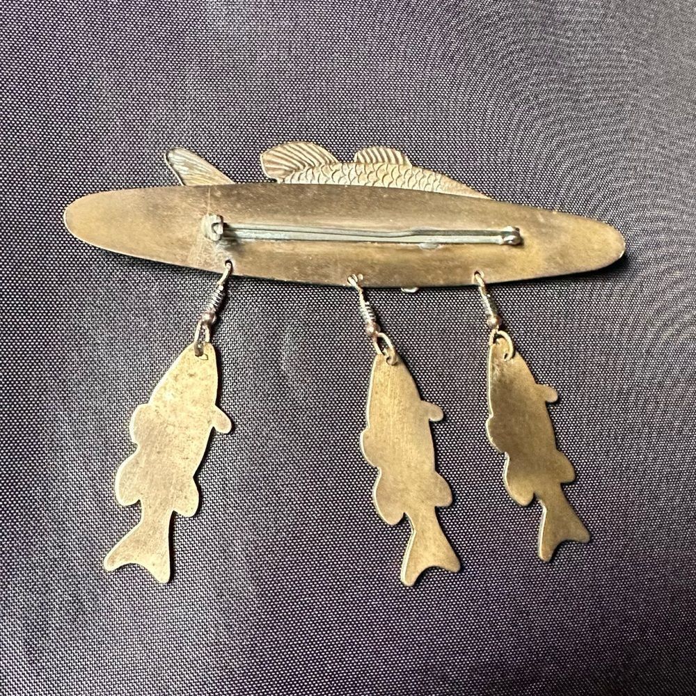 Vintage Brass and Verdi Gris Fisherman’s Hat Pin Badge Brooch - Picture 8 of 10